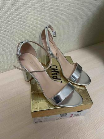 Туфли на каблуке