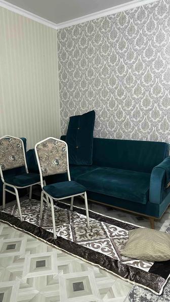 Турецкий диван , барлық жағдайы жақсы,астында екіге бөлінген көрпе салатын