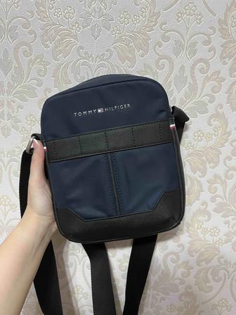 Продаю барсетку(сумку) от Tommy Hilfiger