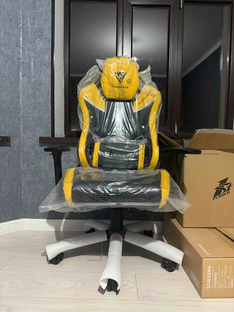 Игровое Кресло ThunderX3 TC5-Bumblebee, черный/желтый