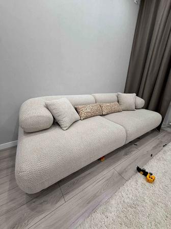 Продам диван практически новый ,в идеальном состоянии