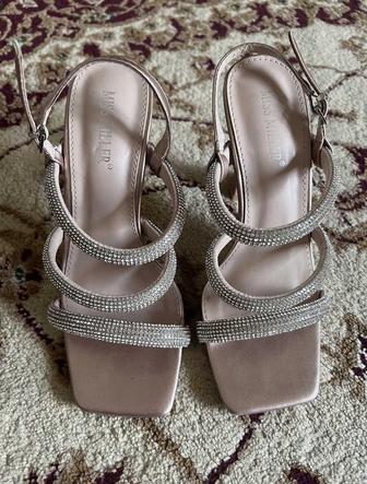 Продам босоножки