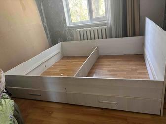 Продам двуспальную кровать.