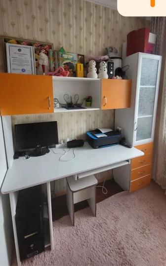 Продам компьютерный стол или письменный столик