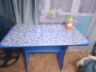 Стол кухонный