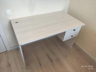 Продаём стол учебный