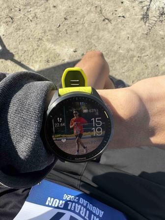 Продам Смарт-часы для бега Garmin Forerunner 965 с навигатором Yellow