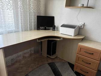 Продам стол рабочий/ученический, полки