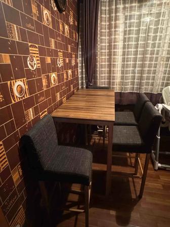 Барный стол со стульями