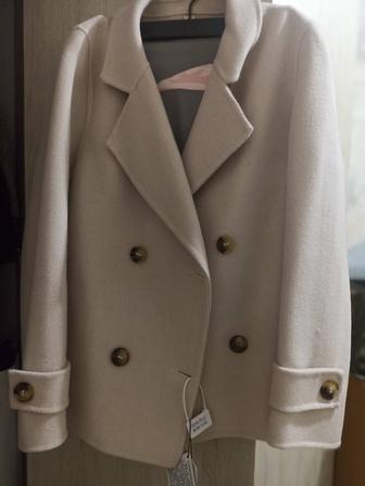 Продам полупальто.новое.