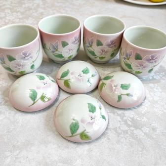 Японские фарфоровые чашки с крышками