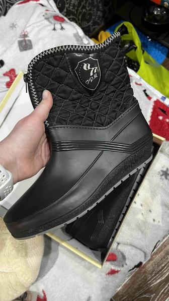 Продам резиновые сапоги