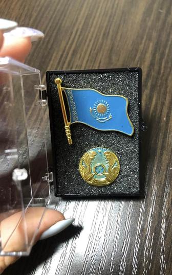 Продам значок флаг и герб Казахстана