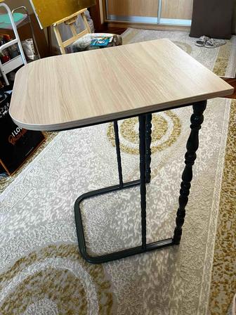 Столик прикроватный