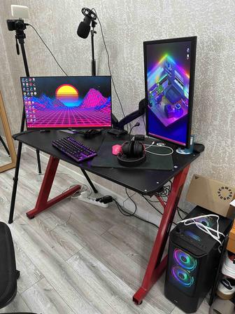 Игровой компьютер и стол