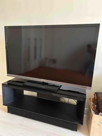 SONY BRAVIA с оригинальной подставкой-буфером Мощный звук, как в кино