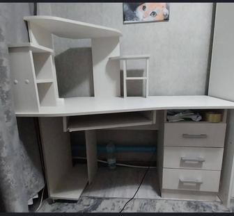 Продам компьютерный стол