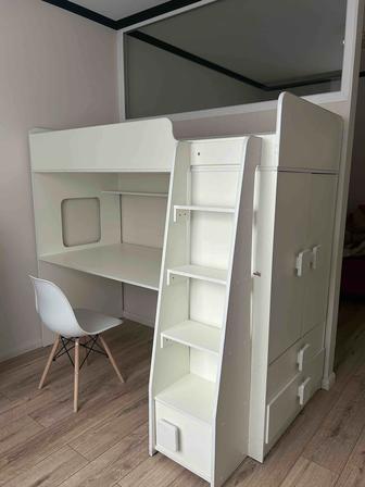 Функциональная двухъярусная кровать с учебной зоной