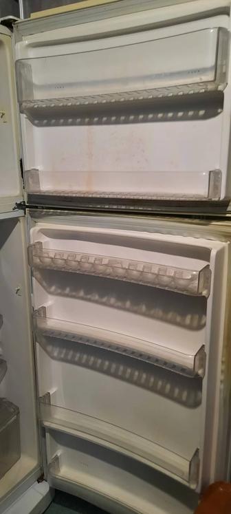 Продам холодильник