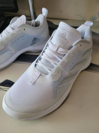 Кроссовки новые 42 разм.