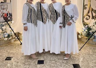 Платья