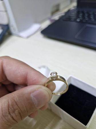 Продам золотое кольцо 585 пр, вес 1.75 гр.