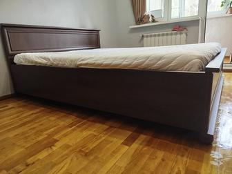Кровать двухспальная 160/200 с матрасем
