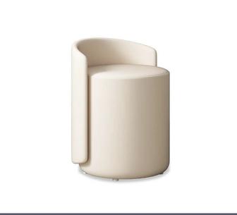 Продаю крутящий пуфик для туалетного стола