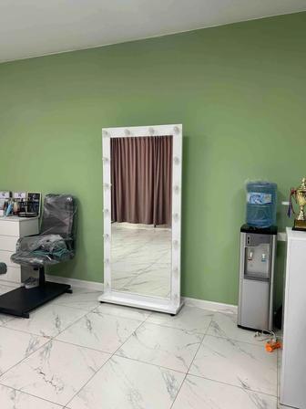 Продам зеркало с лампочками