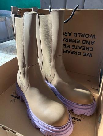 Женские ботинки