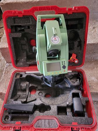 Тахеометр Leica