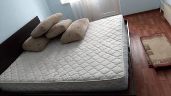 Продам кровать с матрасом