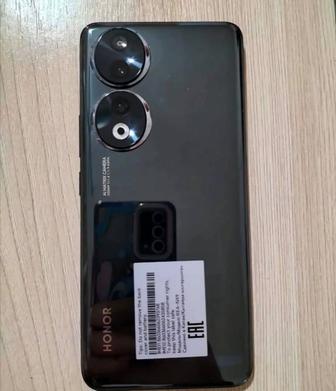 Продам телефон Хонор 90