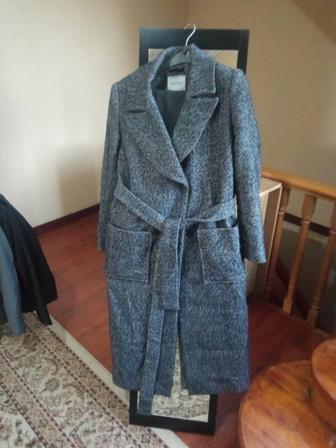 Продам осенние пальто женское.