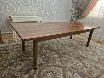 Стол для гостинной