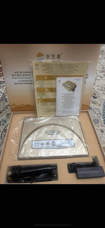 косметологический аппарат для ухода за лицом и телом.
