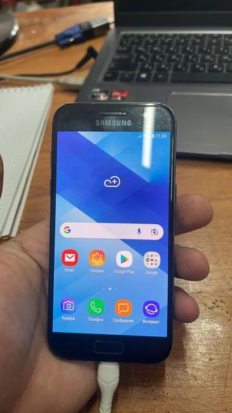 Samsung Galaxy A3 (2017) отличное состояние, срочно!