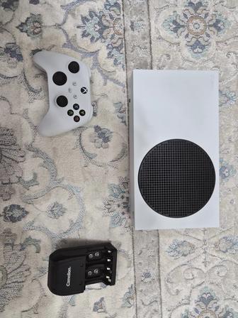 Продаю XBOX SERIES S 512GB в идеальном состоянии.