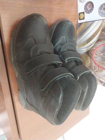 Продам кроссовки ботинки