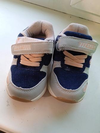 Кроссовки для девочки