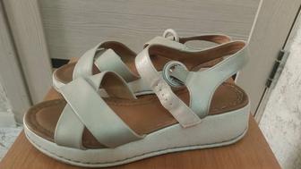 Женские сандали