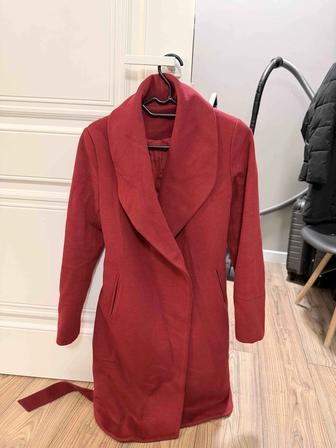 Красное пальто с поясом