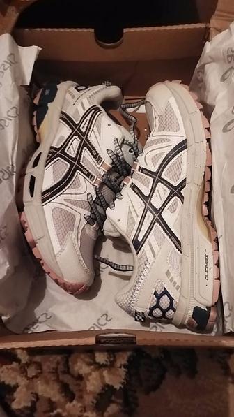 Продаю кроссовки asics gelkahana 8