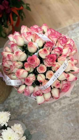 Розы 
51 шт, от 60 см.
Нежный розовый оттенок, свежие нераскрытые бутоны.