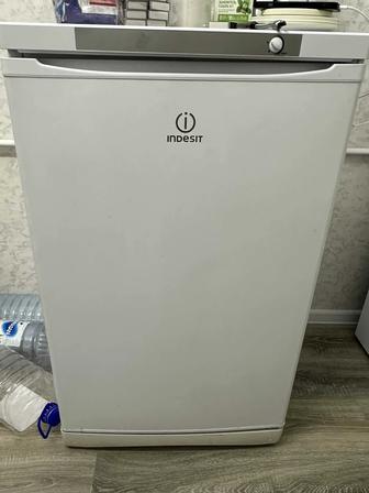 Продам морозильную камеру indesit