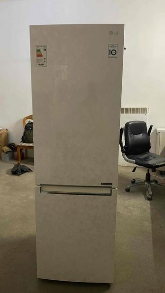 Холодильник LG A