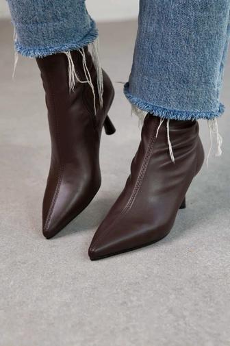 Стильные ботильоны из стрейчевой экокожи 1 класса
