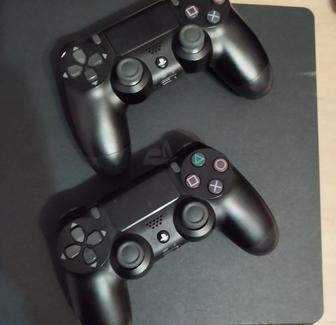 Продам PS 4 в хорошем состоянии, 2 джойстика , игры