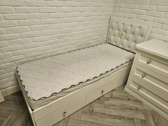 Две детские кровати с матрасами