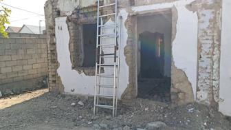 Старый дом из саманного кирпича на разбор